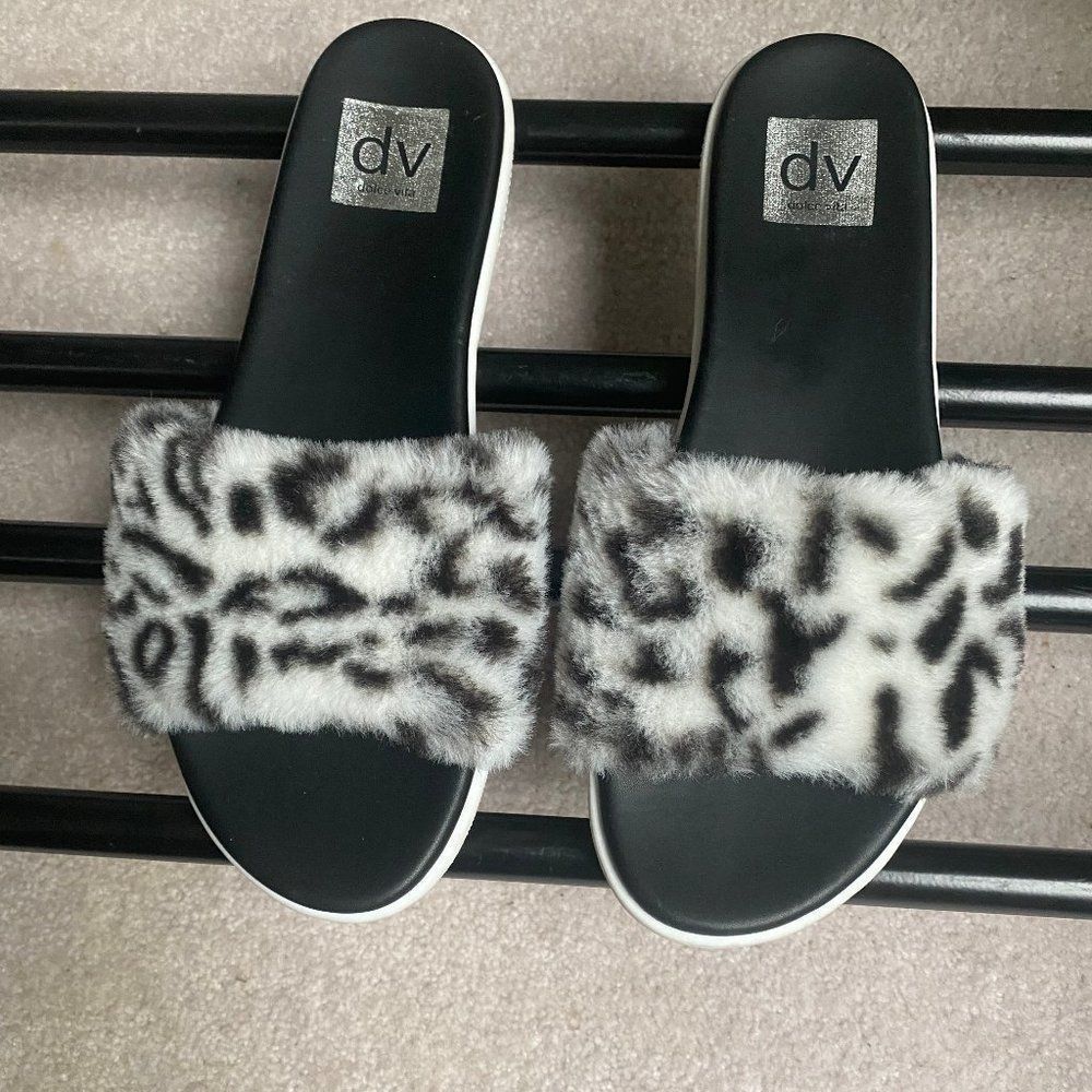 DOLCE VITA Women Jinah Plush Sandals - NEW NWOB